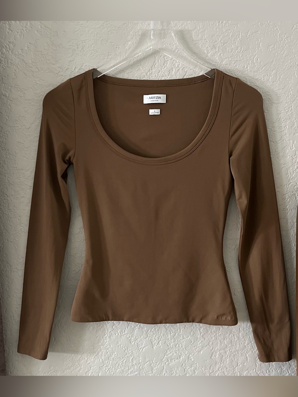 Aritzia Babaton Contour Scoop Neck  Long Sleeve Top Brown Size Small